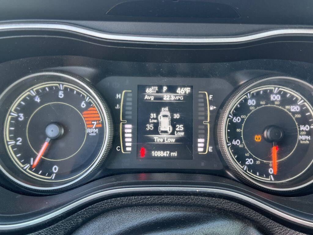 Used 2019 Jeep Cherokee Latitude w/ Popular Appearance Group image 14