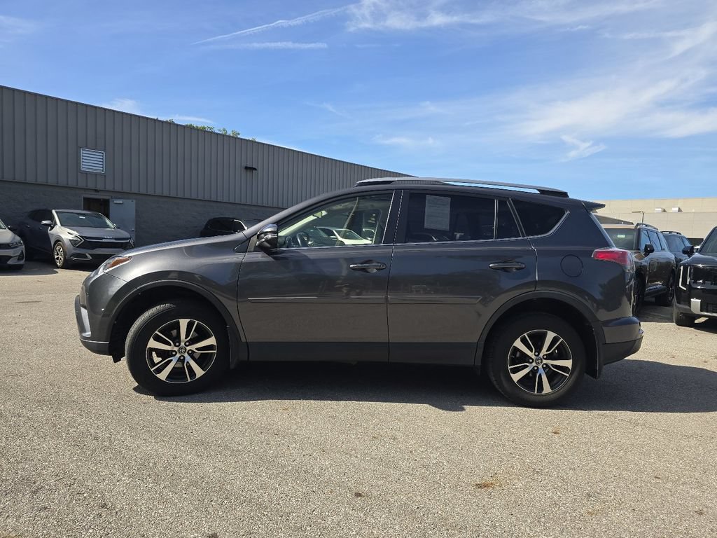 Used 2018 Toyota RAV4 XLE FWD image 11