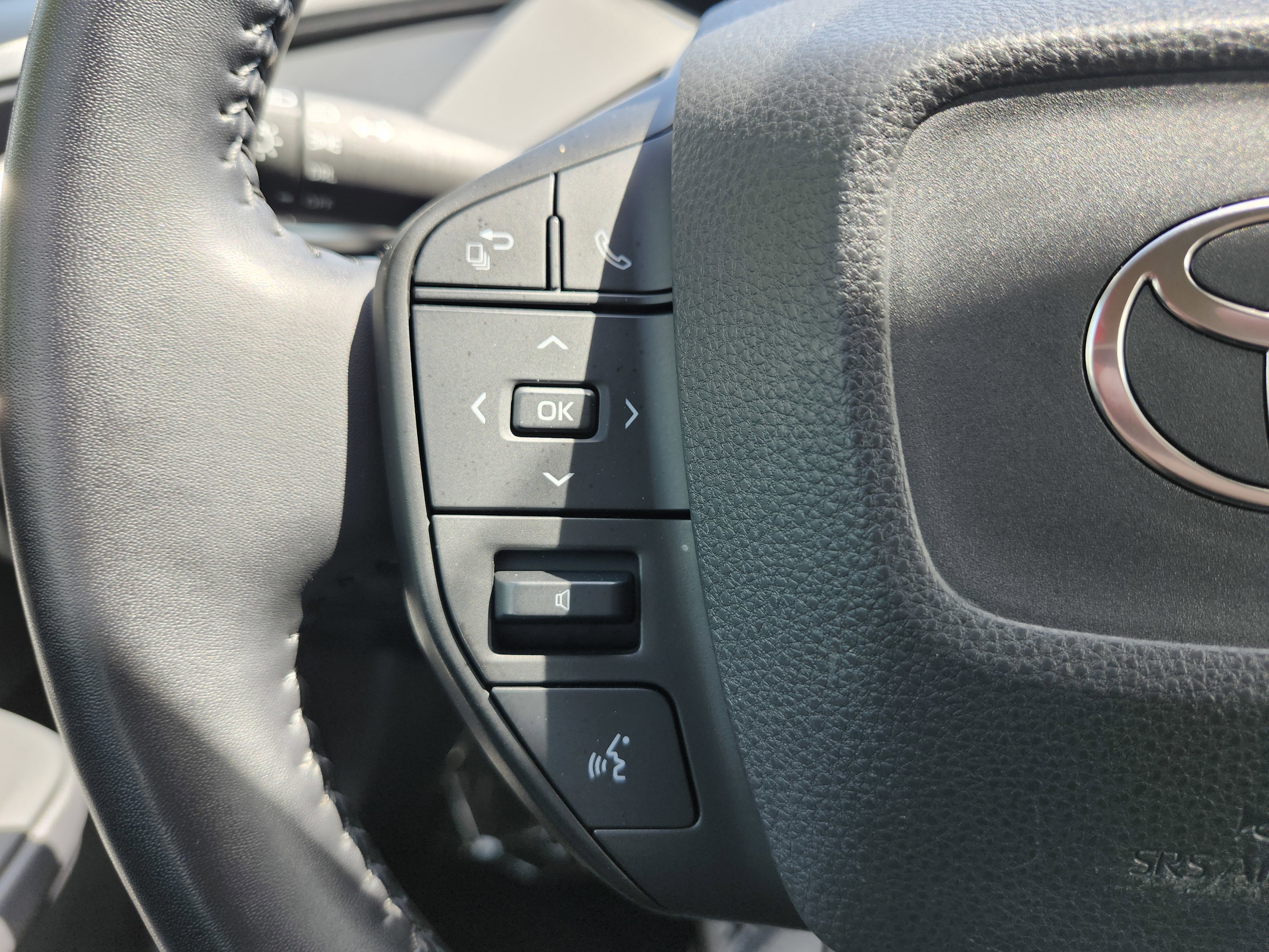 Used 2024 Toyota Prius LE image 31