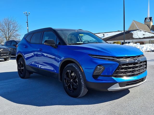 New 2025 Chevrolet Blazer LT w/ Convenience Package AWD/4WD image 2