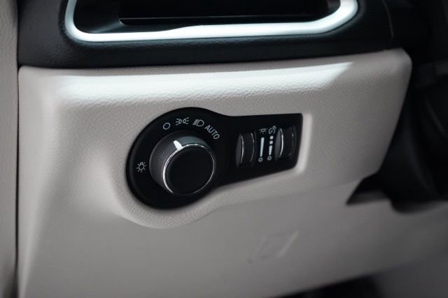 Used 2023 Chrysler Voyager LX FWD image 20