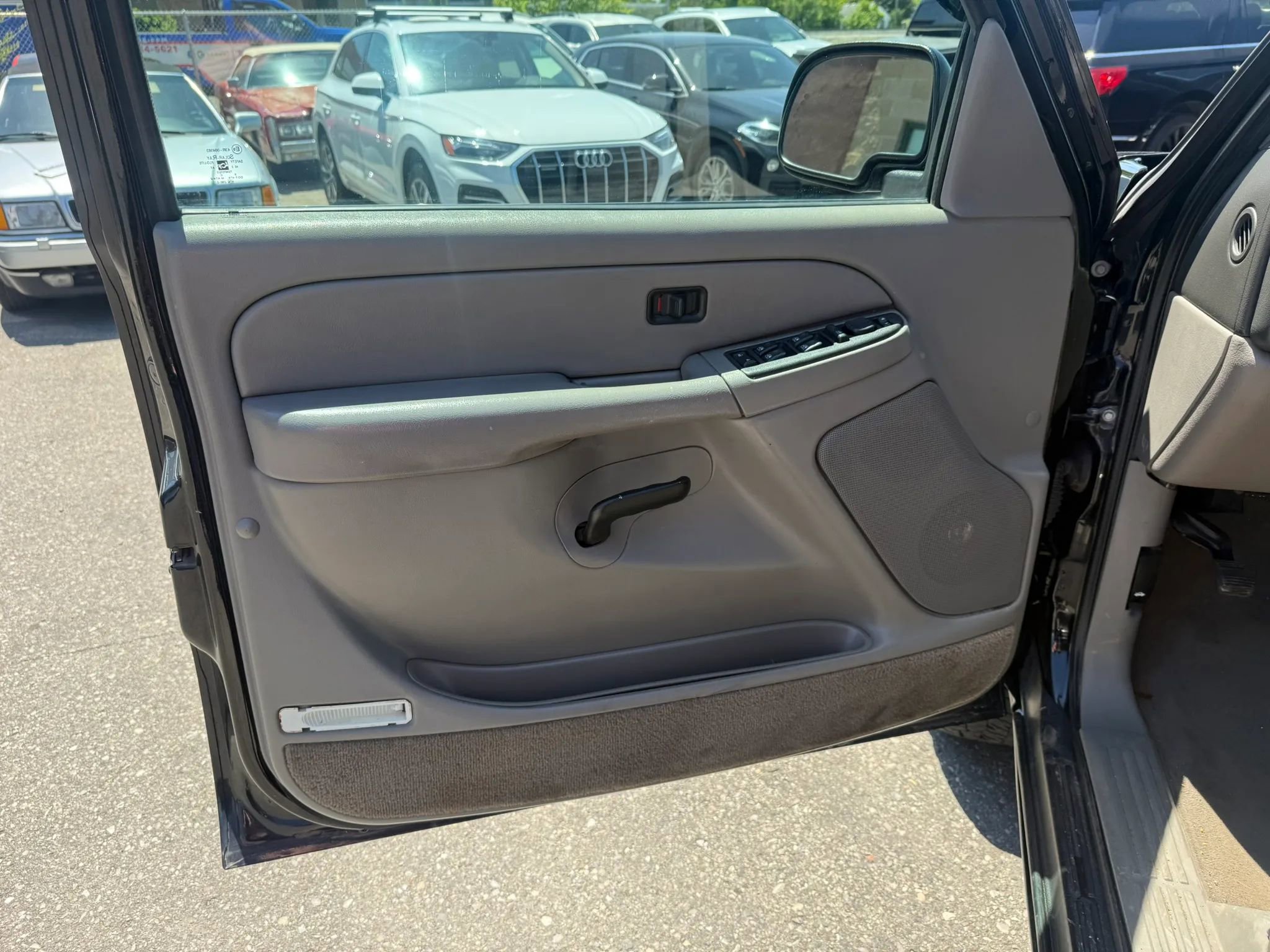 Used 2005 Chevrolet Avalanche Z71 w/ Preferred Equipment Group AWD/4WD image 22