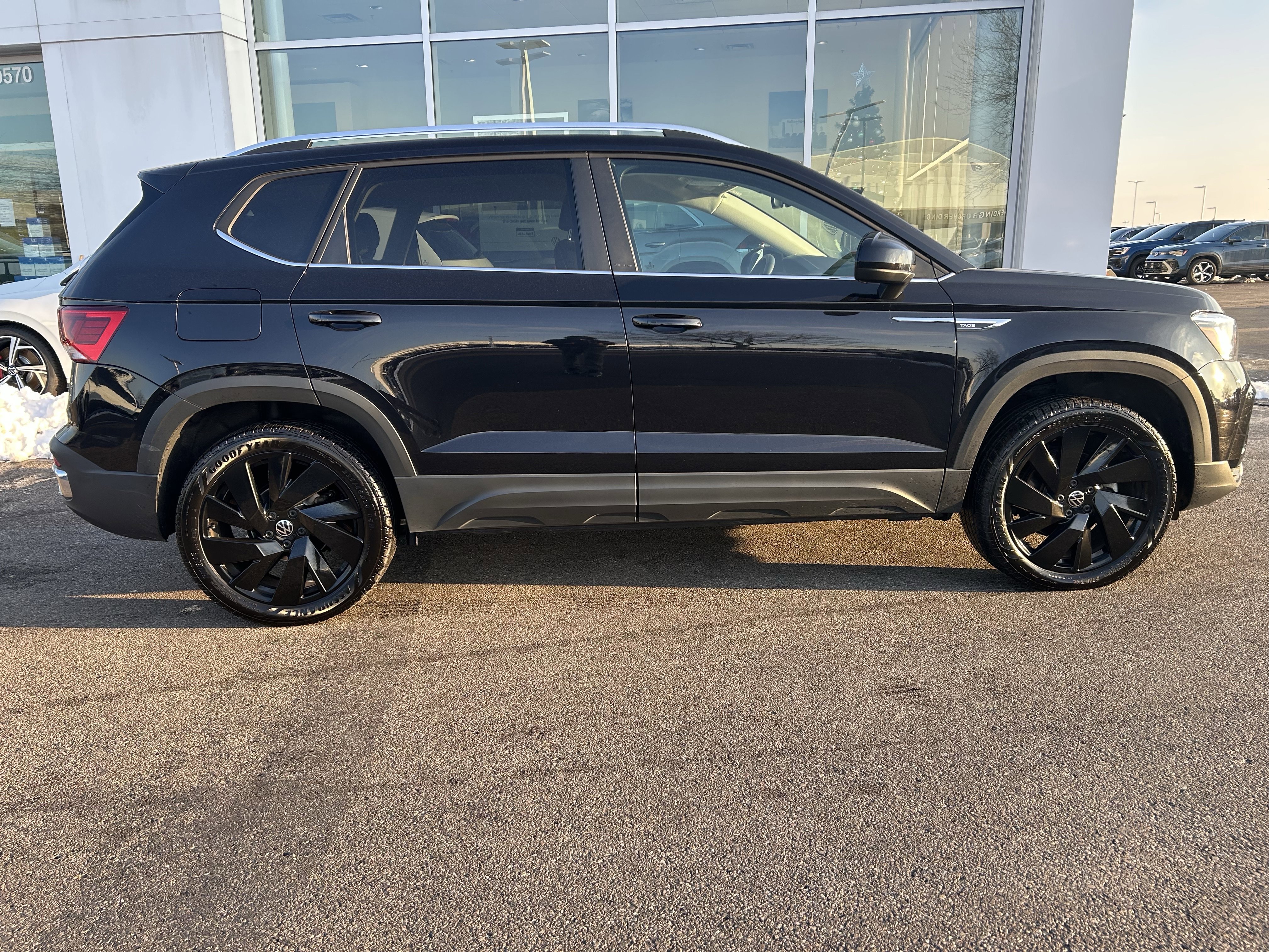 Certified 2024 Volkswagen Taos SE w/ Black Wheel Plus Package image 8