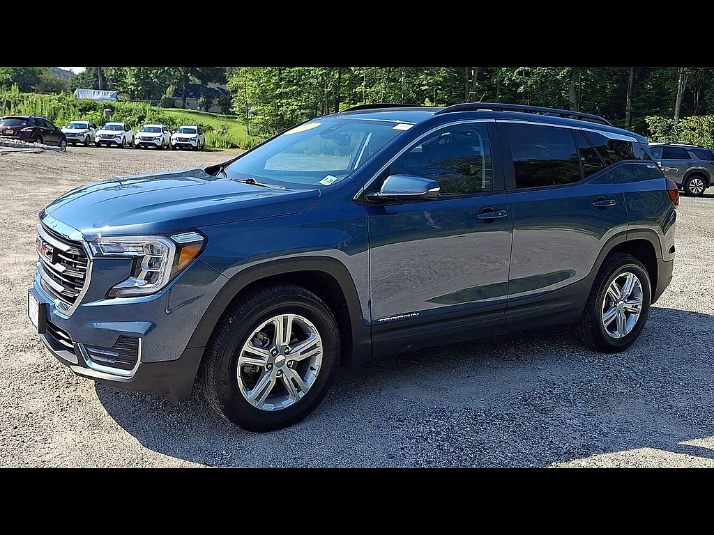 Used 2024 GMC Terrain SLE w/ Driver Convenience Package AWD/4WD image 4