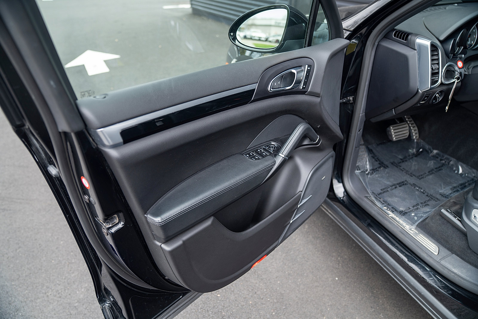 Used 2017 Porsche Cayenne S image 16