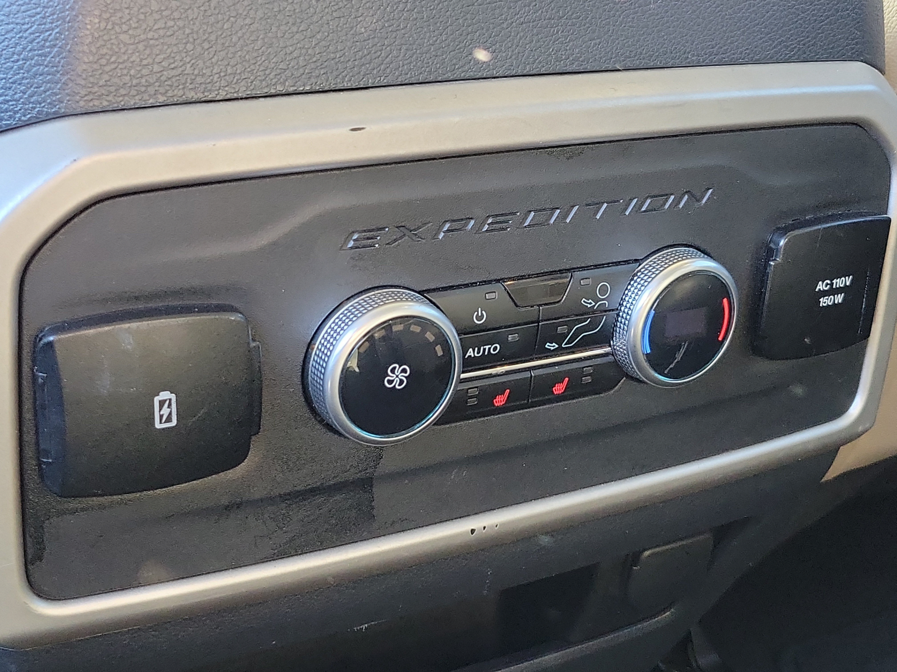 Used 2024 Ford Expedition Limited AWD/4WD image 14