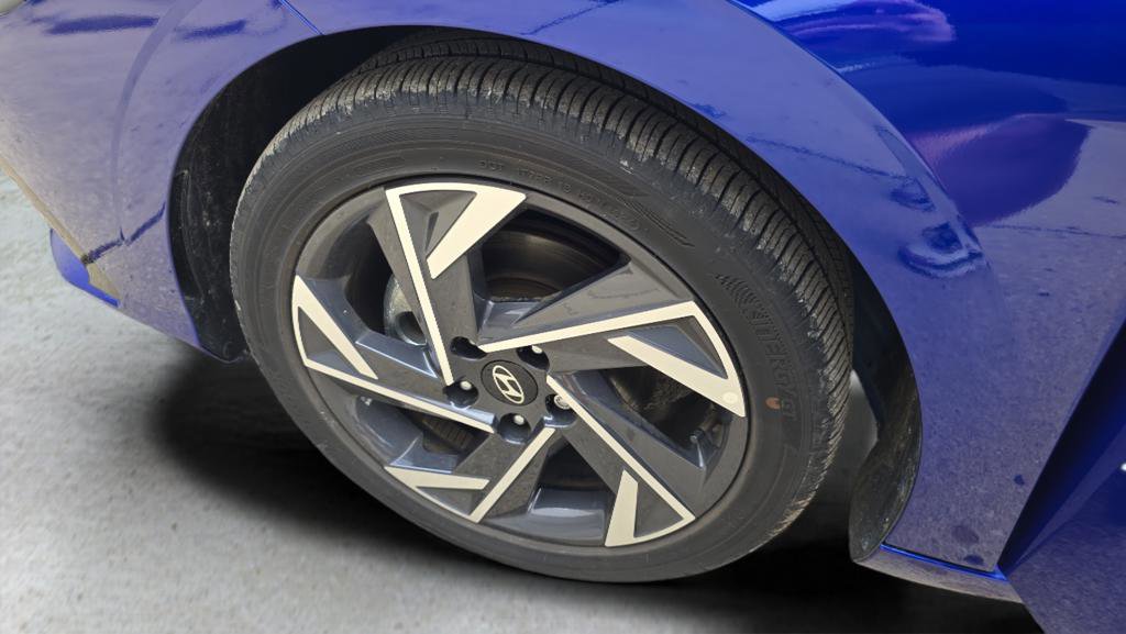 Certified 2025 Hyundai Elantra Limited FWD image 33