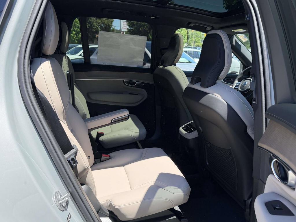 New 2026 Volvo XC90 B5 Plus w/ Protection Package Premier AWD/4WD image 12