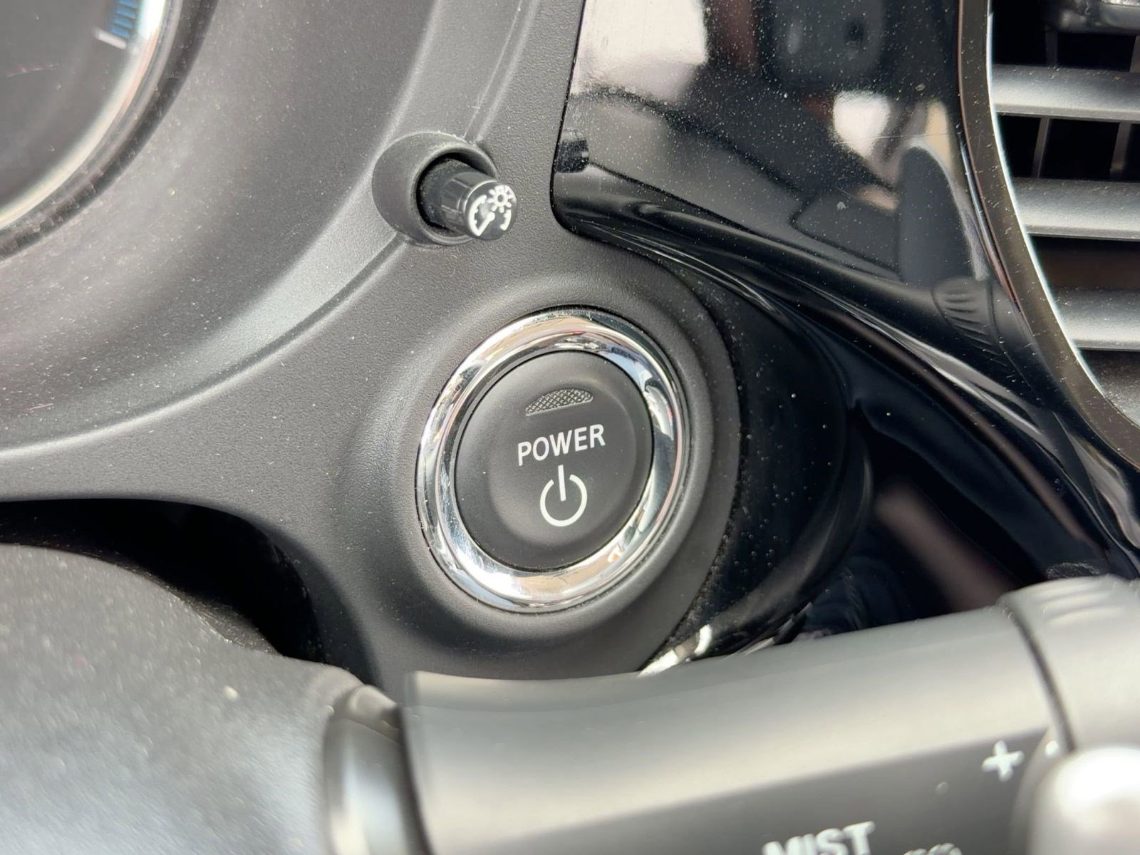 Used 2018 Mitsubishi Outlander SEL image 24