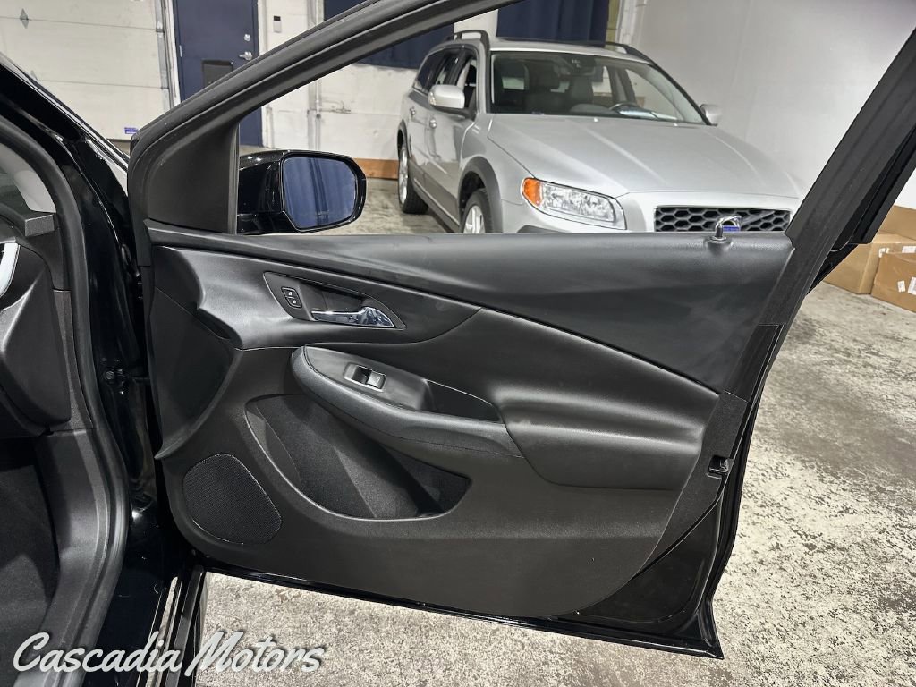 Used 2017 Chevrolet Volt LT w/ Comfort Package FWD image 21