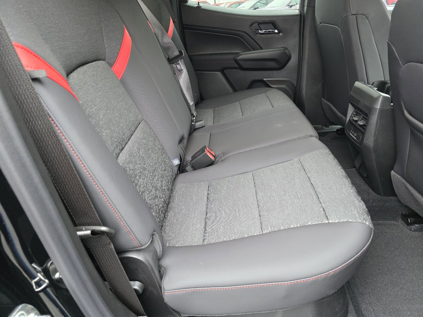 New 2025 Chevrolet Colorado Z71 w/ Midnight Edition image 13