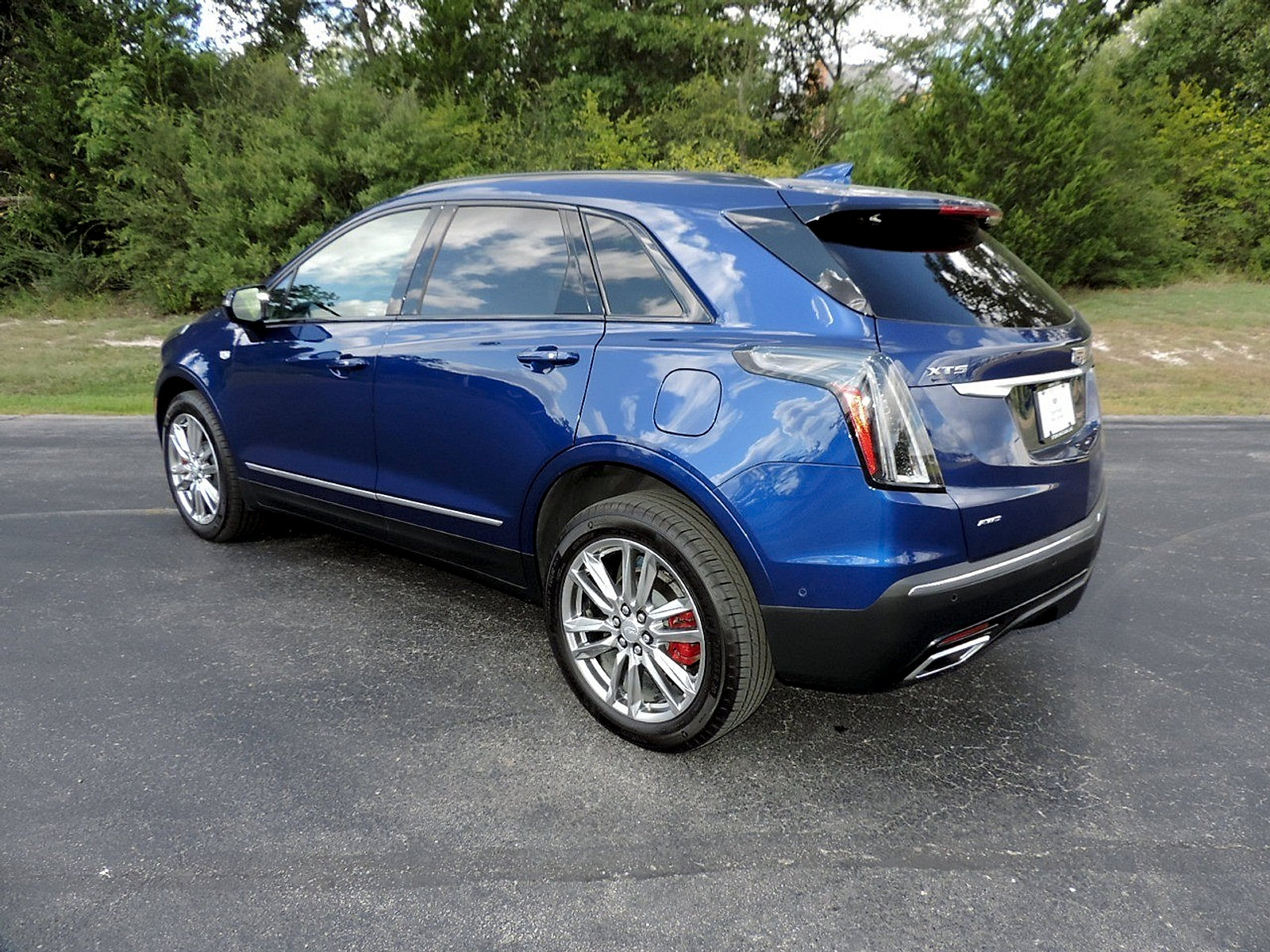Certified 2026 Cadillac XT5 Sportv w/ LPO, Floor Liner Package AWD/4WD image 7