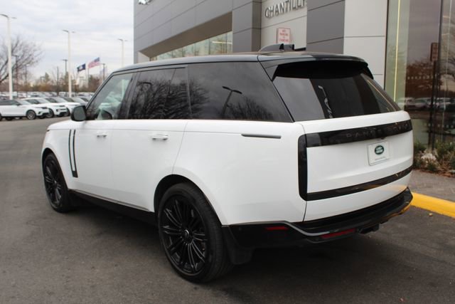 Used 2025 Land Rover Range Rover SE image 11