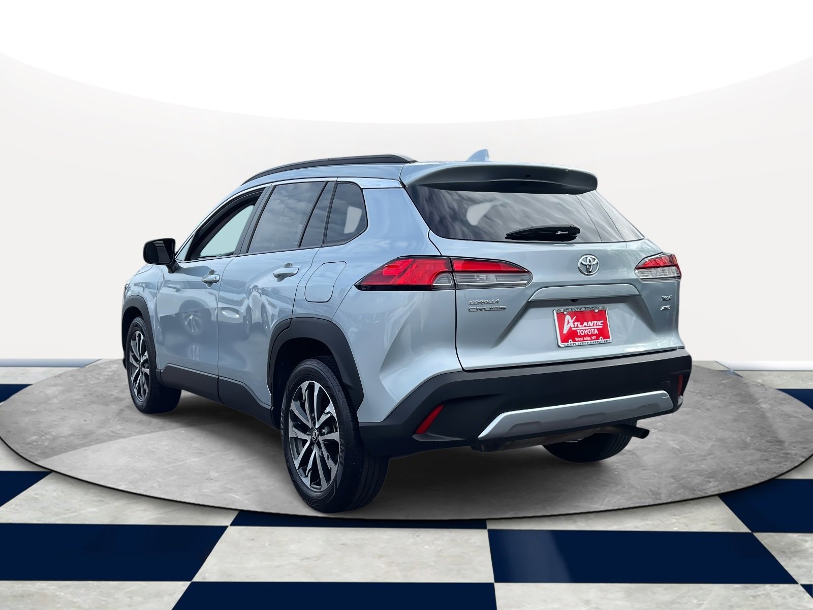 Used 2024 Toyota Corolla Cross XLE image 5