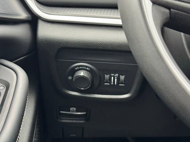 Used 2023 Jeep Grand Cherokee Laredo AWD/4WD image 34