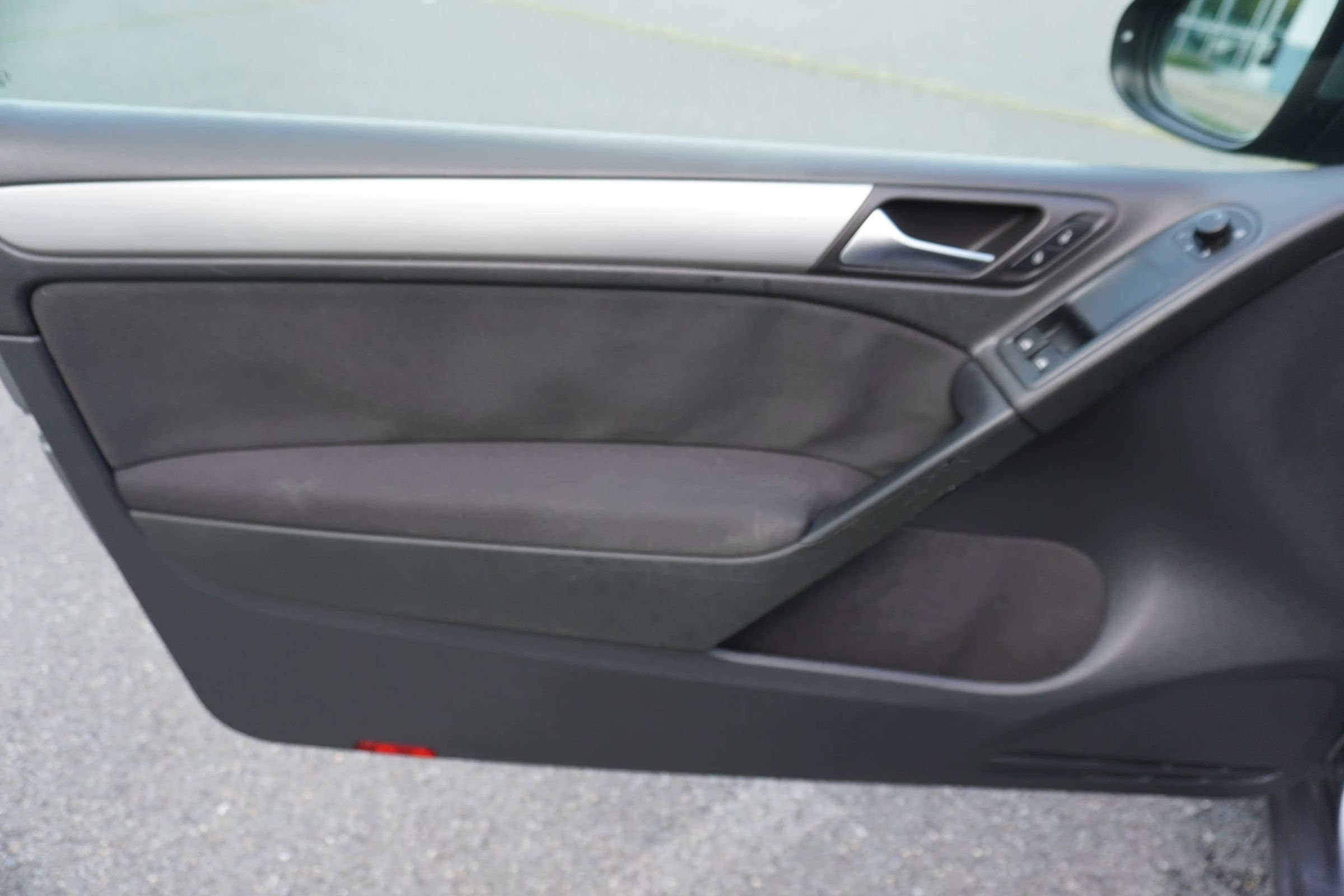 Used 2011 Volkswagen Golf 2-Door FWD image 19
