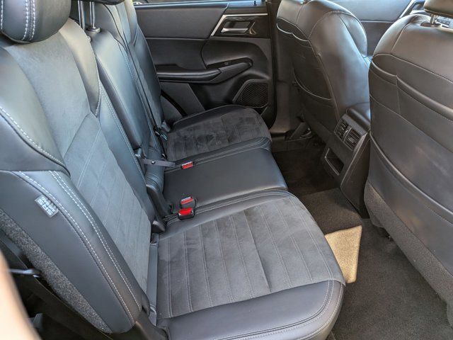 Used 2024 Mitsubishi Outlander SE image 18