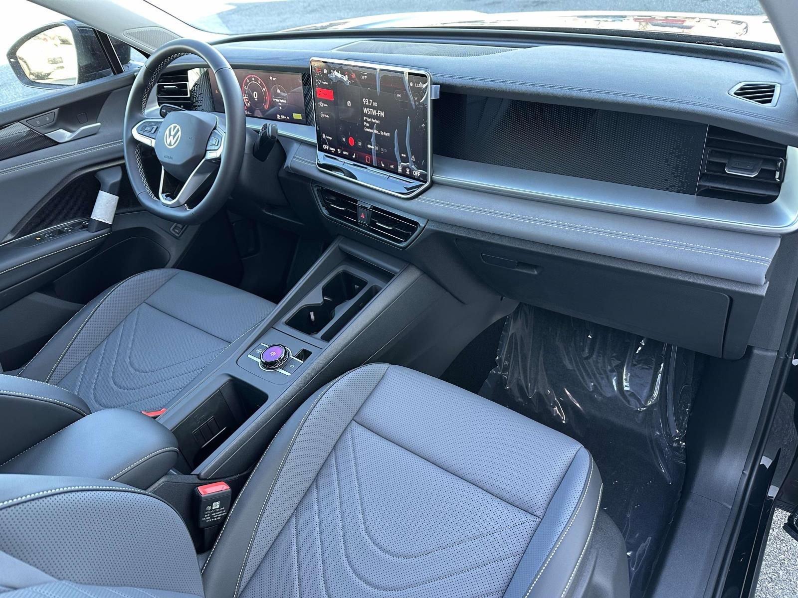 New 2026 Volkswagen Tiguan SE image 12