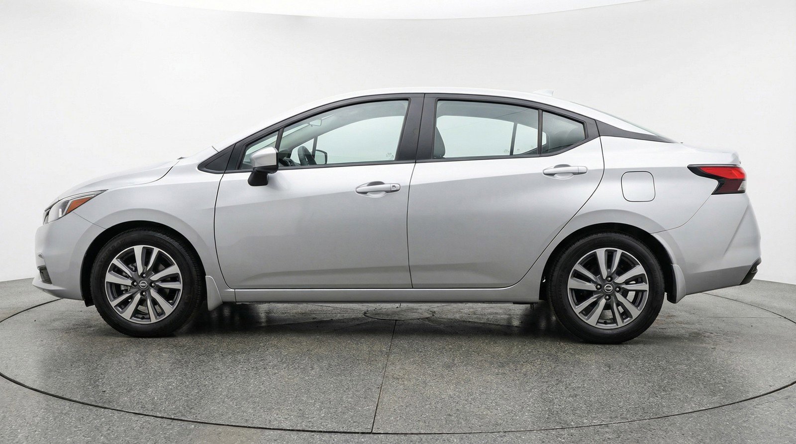 Used 2025 Nissan Versa SV FWD image 5