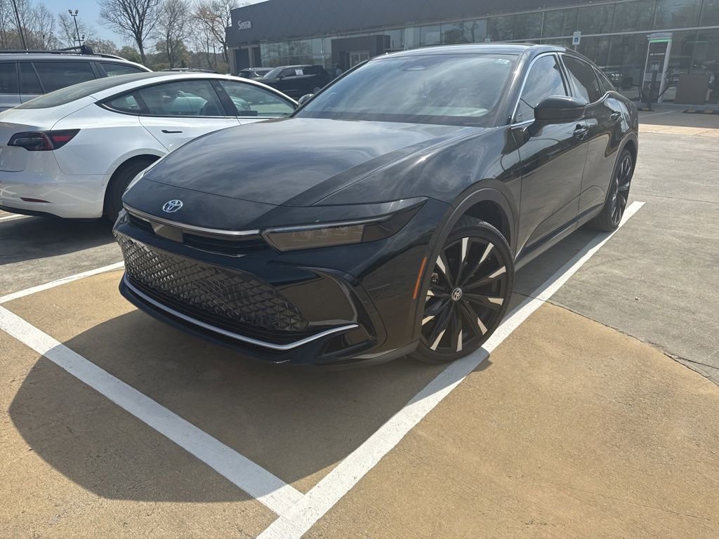 Used 2023 Toyota Crown Platinum image 1