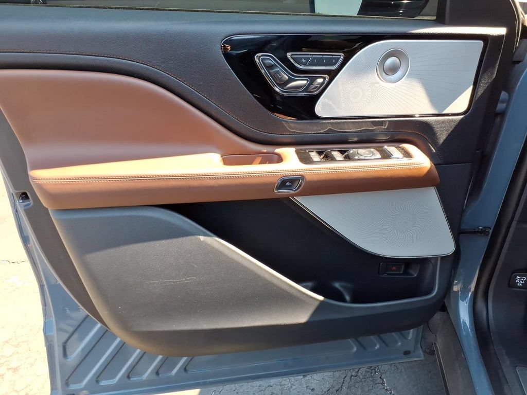 Used 2025 Lincoln Aviator Reserve w/ Equipment Group 201A AWD/4WD image 15