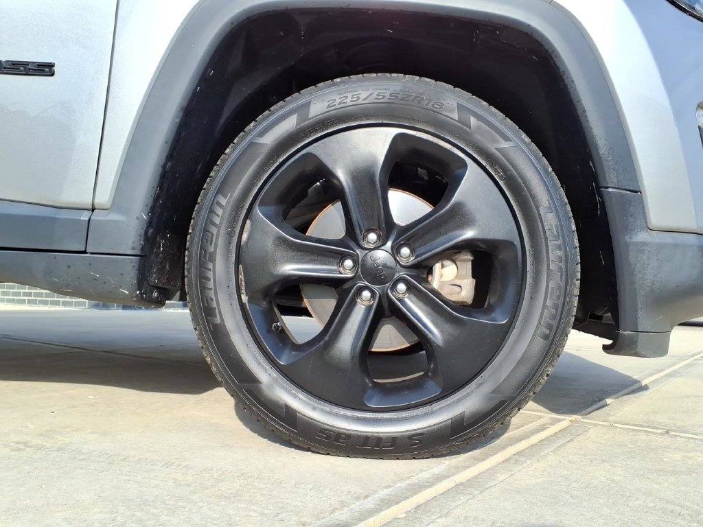 Used 2019 Jeep Compass Latitude AWD/4WD image 9