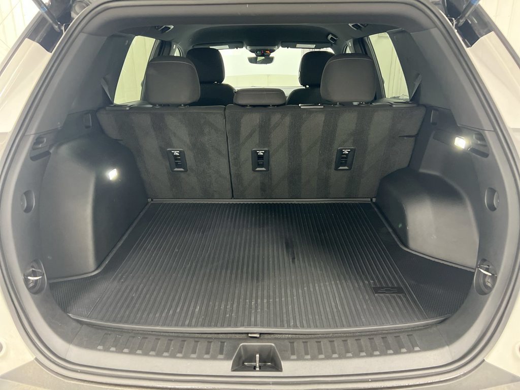Used 2025 Chevrolet Equinox LT w/ Safety and Technology Package FWD image 24
