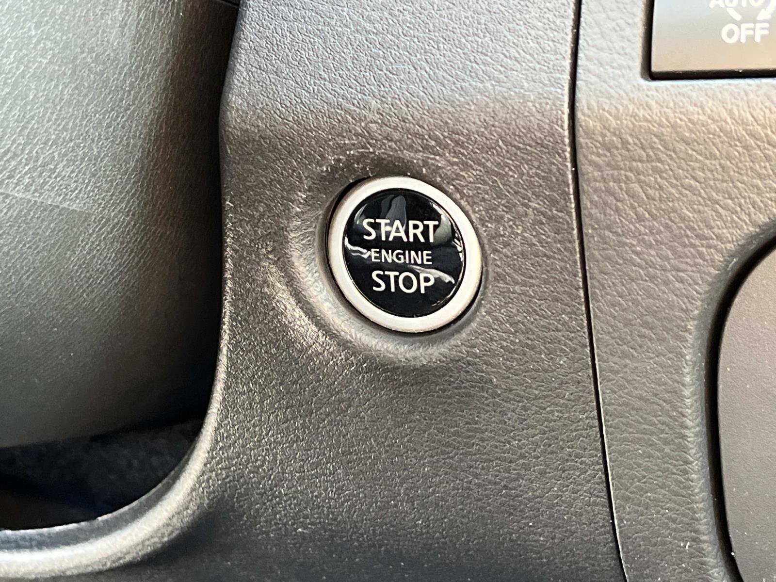 Used 2025 Nissan Frontier SV RWD image 33
