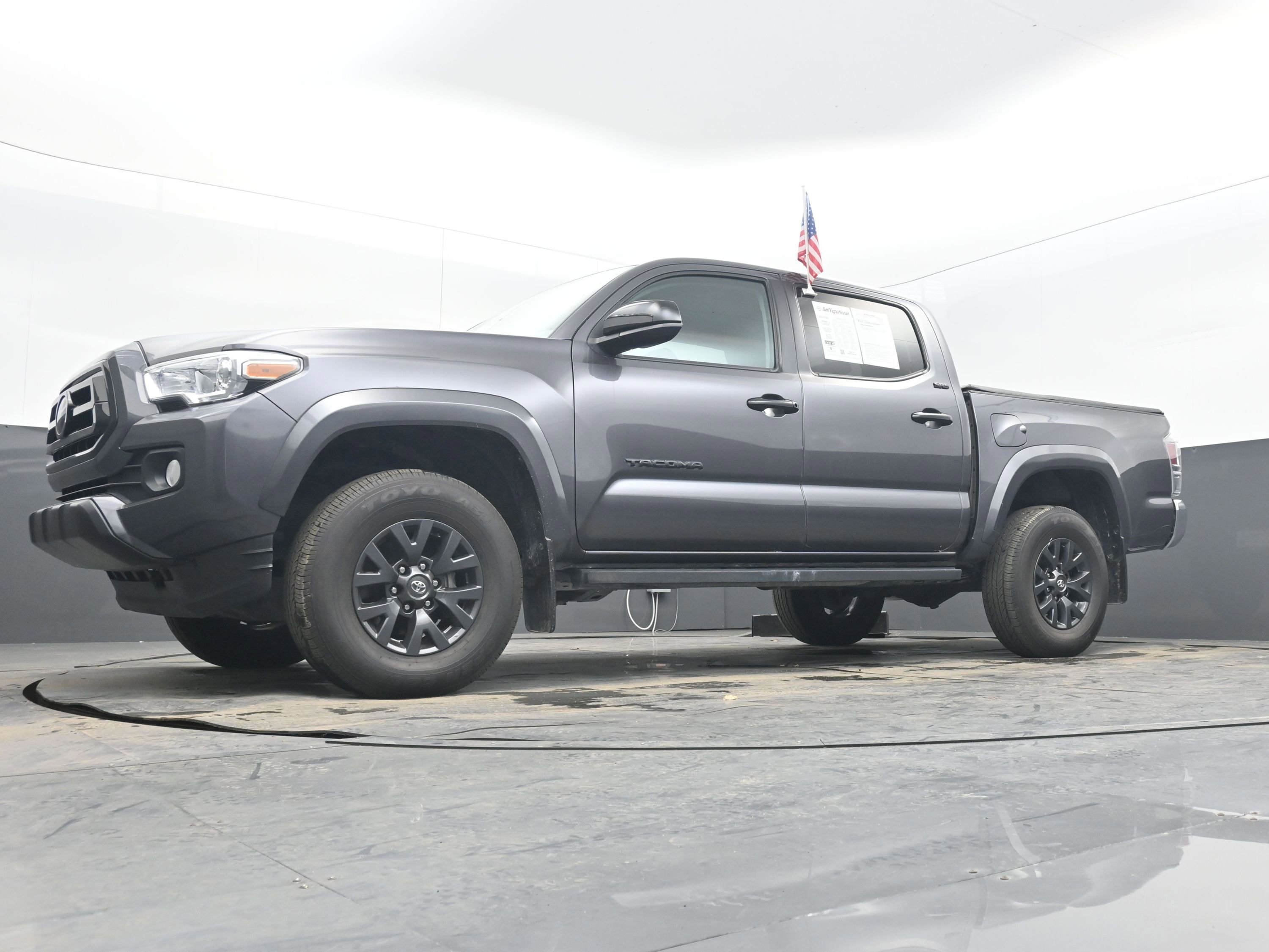 Used 2022 Toyota Tacoma SR5 w/ SR5 Appearance Package (SM) image 25