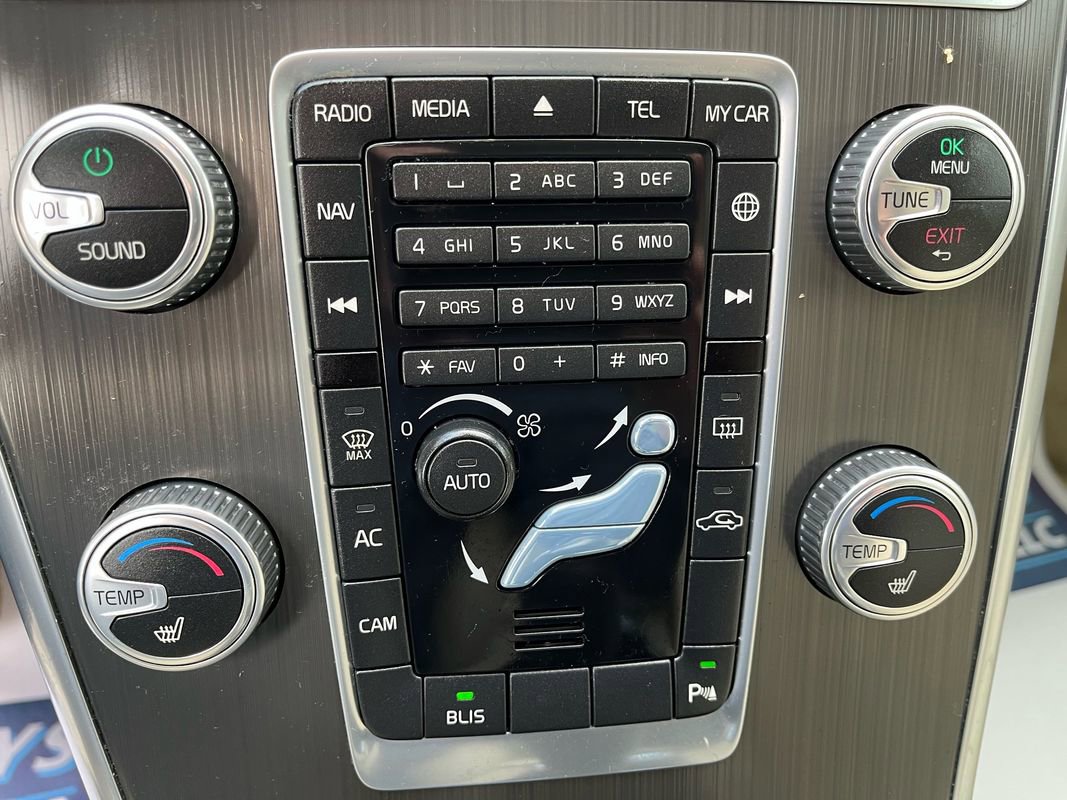 Used 2016 Volvo XC60 T6 w/ Proximity Package image 12