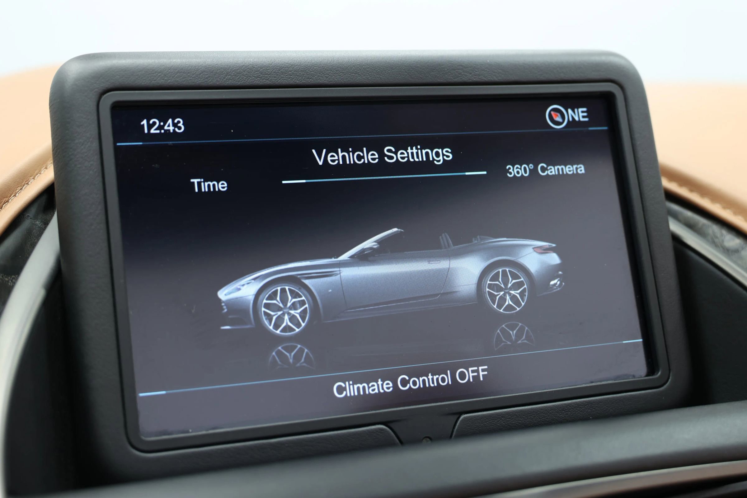 Used 2020 Aston Martin DB11 Volante image 31