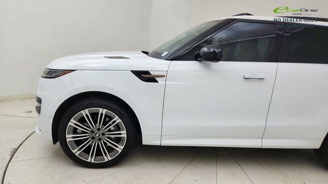 Used 2025 Land Rover Range Rover Sport Dynamic SE AWD/4WD image 9