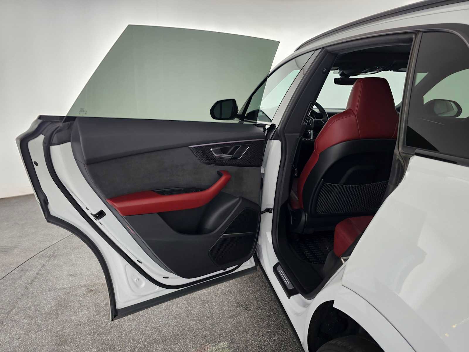 Used 2021 Audi SQ8 Premium Plus w/ SQ8 Black Optic Package image 15