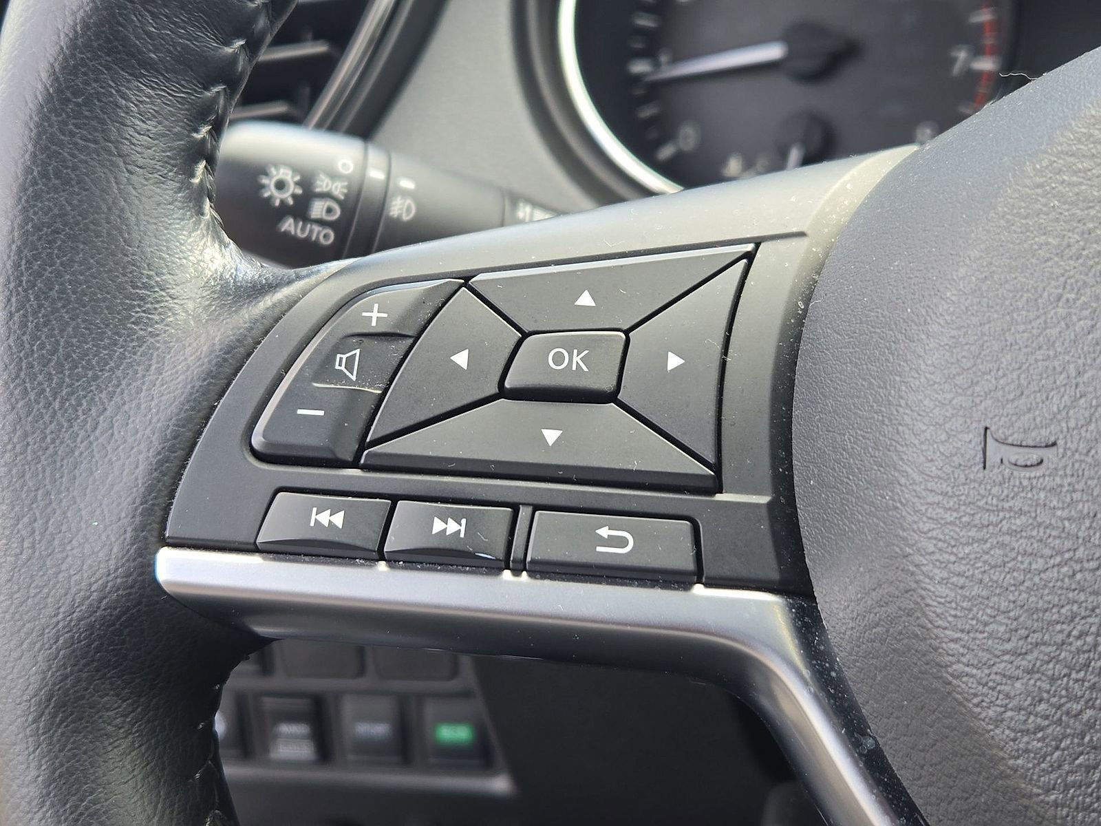 Used 2021 Nissan Rogue Sport SL w/ Premium Package image 23