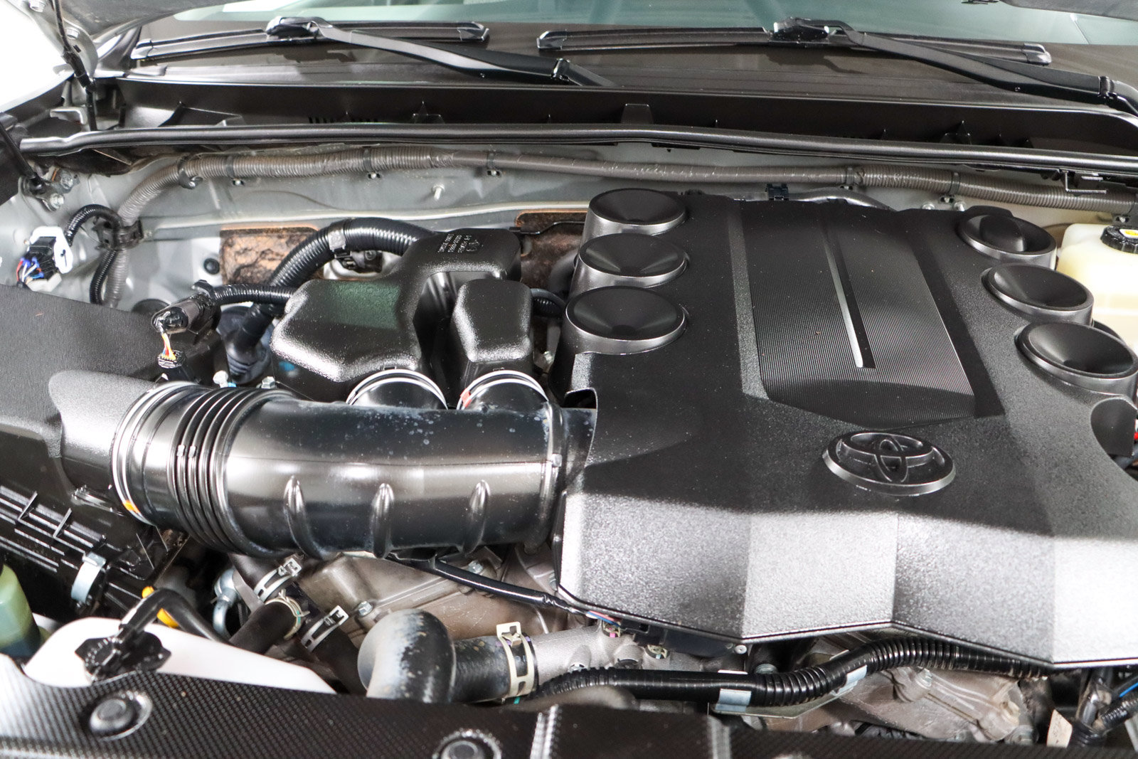 Used 2021 Toyota 4Runner SR5 AWD/4WD image 32