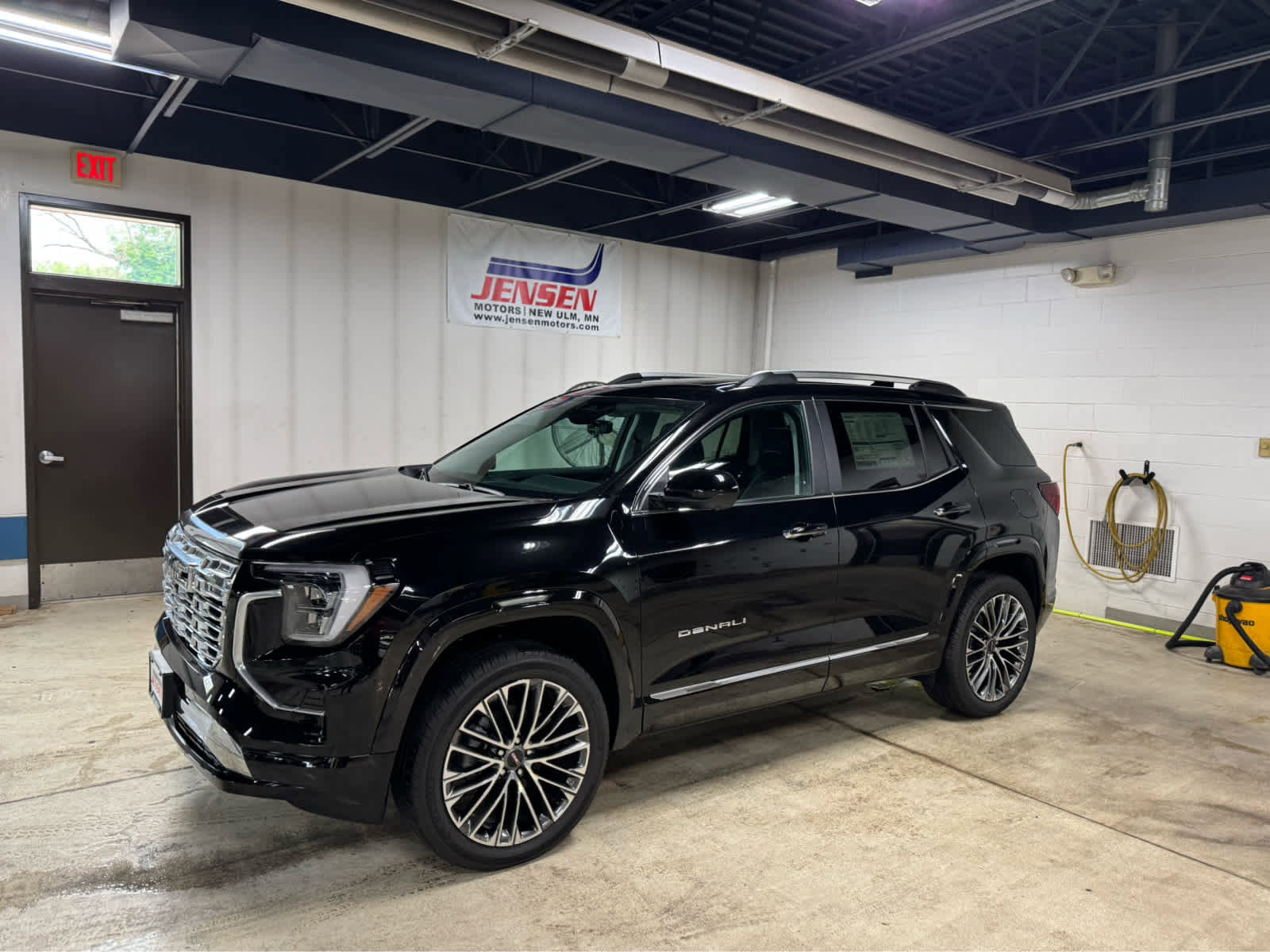 New 2026 GMC Terrain Denali w/ LPO, Black Badging Package image 1