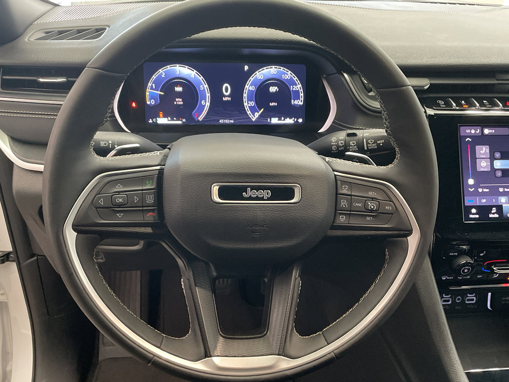 Used 2024 Jeep Grand Cherokee Altitude image 12