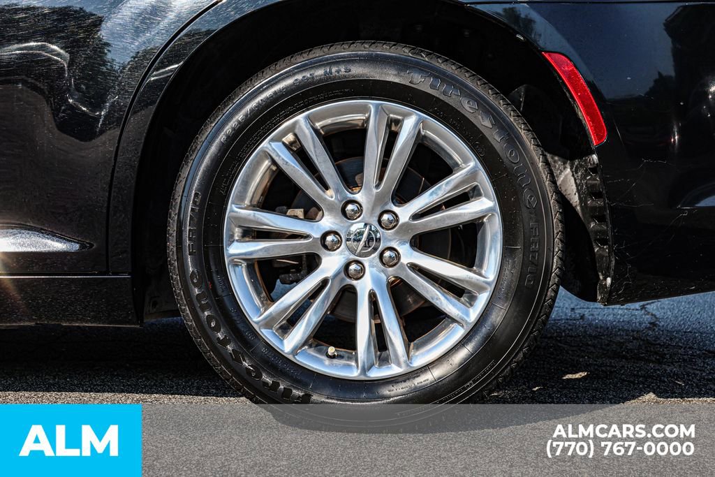 Used 2017 Chrysler 300 Limited RWD image 17
