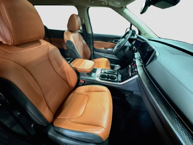 Certified 2024 Kia Carnival SX Prestige FWD image 31