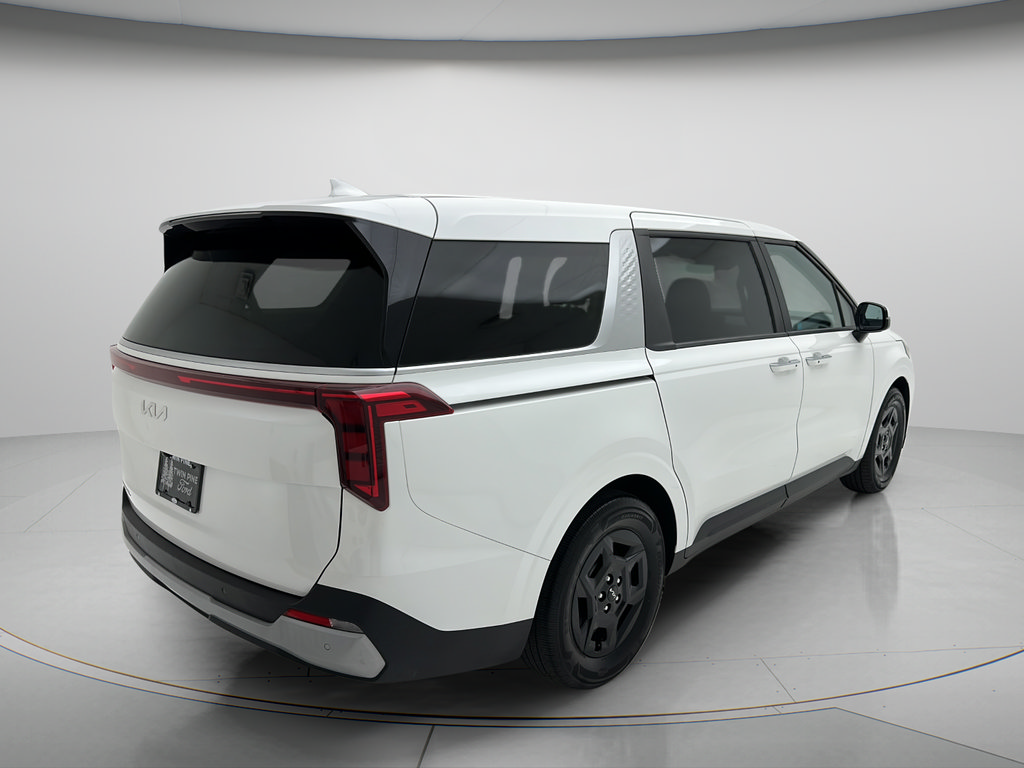 Used 2025 Kia Carnival FWD image 5