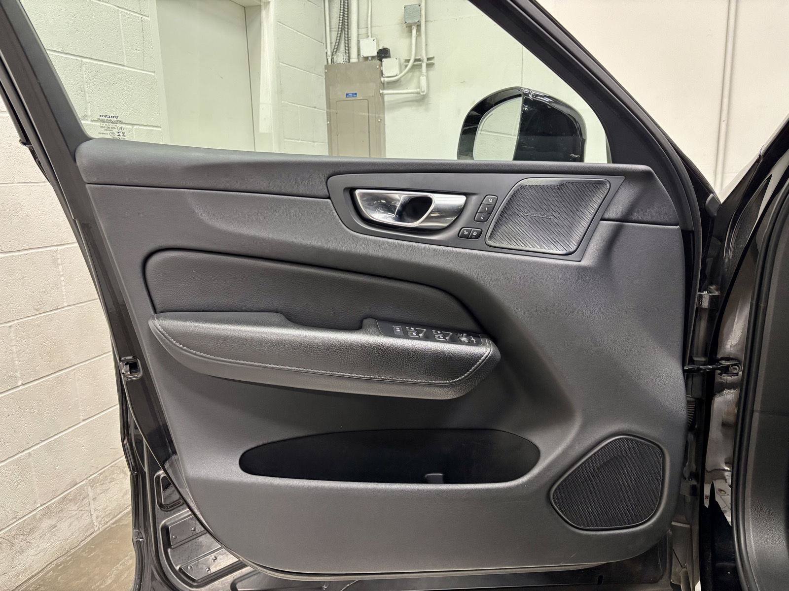 Used 2020 Volvo XC60 T5 Momentum AWD/4WD image 13