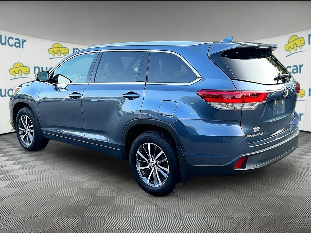 Used 2017 Toyota Highlander XLE AWD/4WD image 5