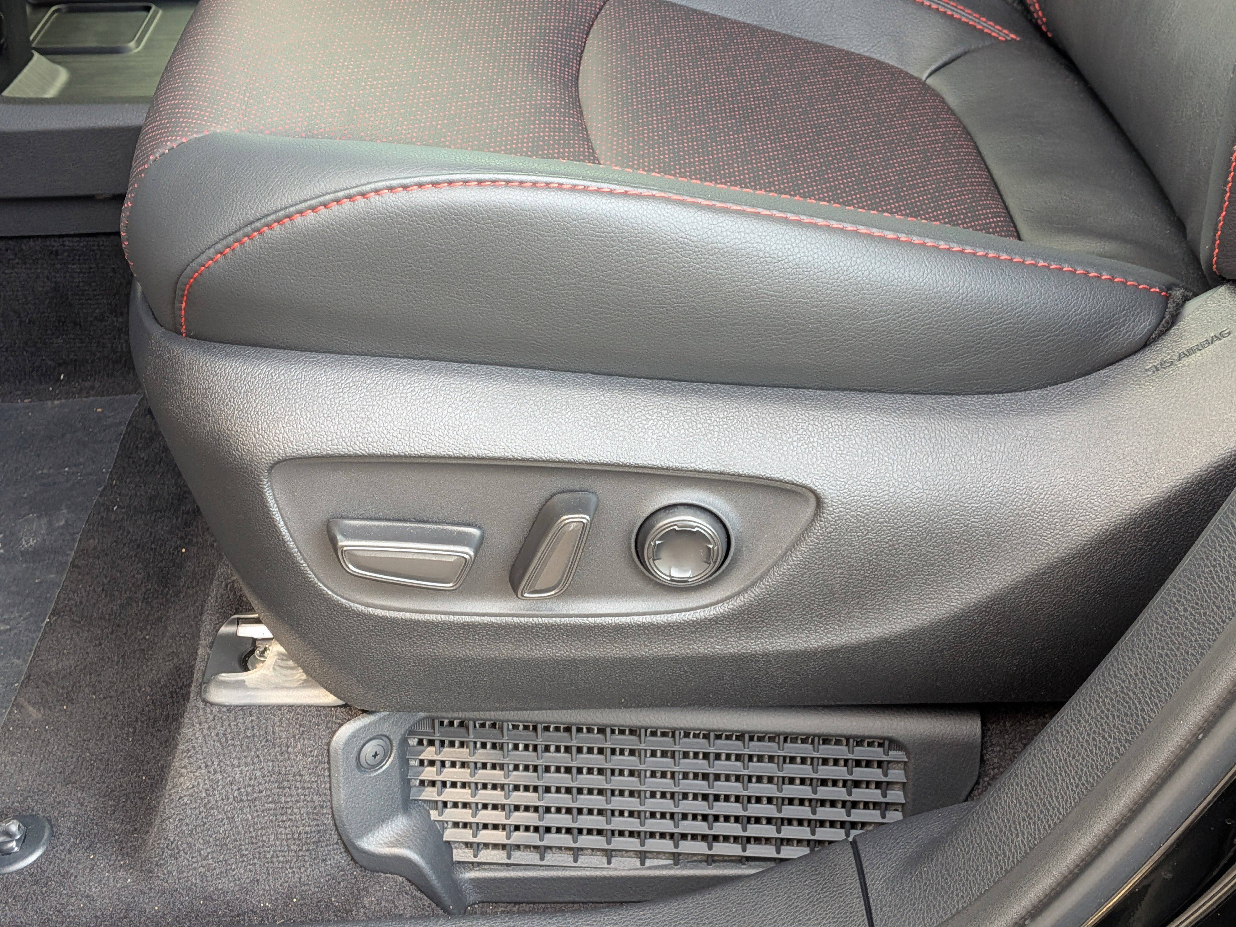 Used 2025 Toyota Sienna XSE w/ XSE Premium Package AWD/4WD image 15