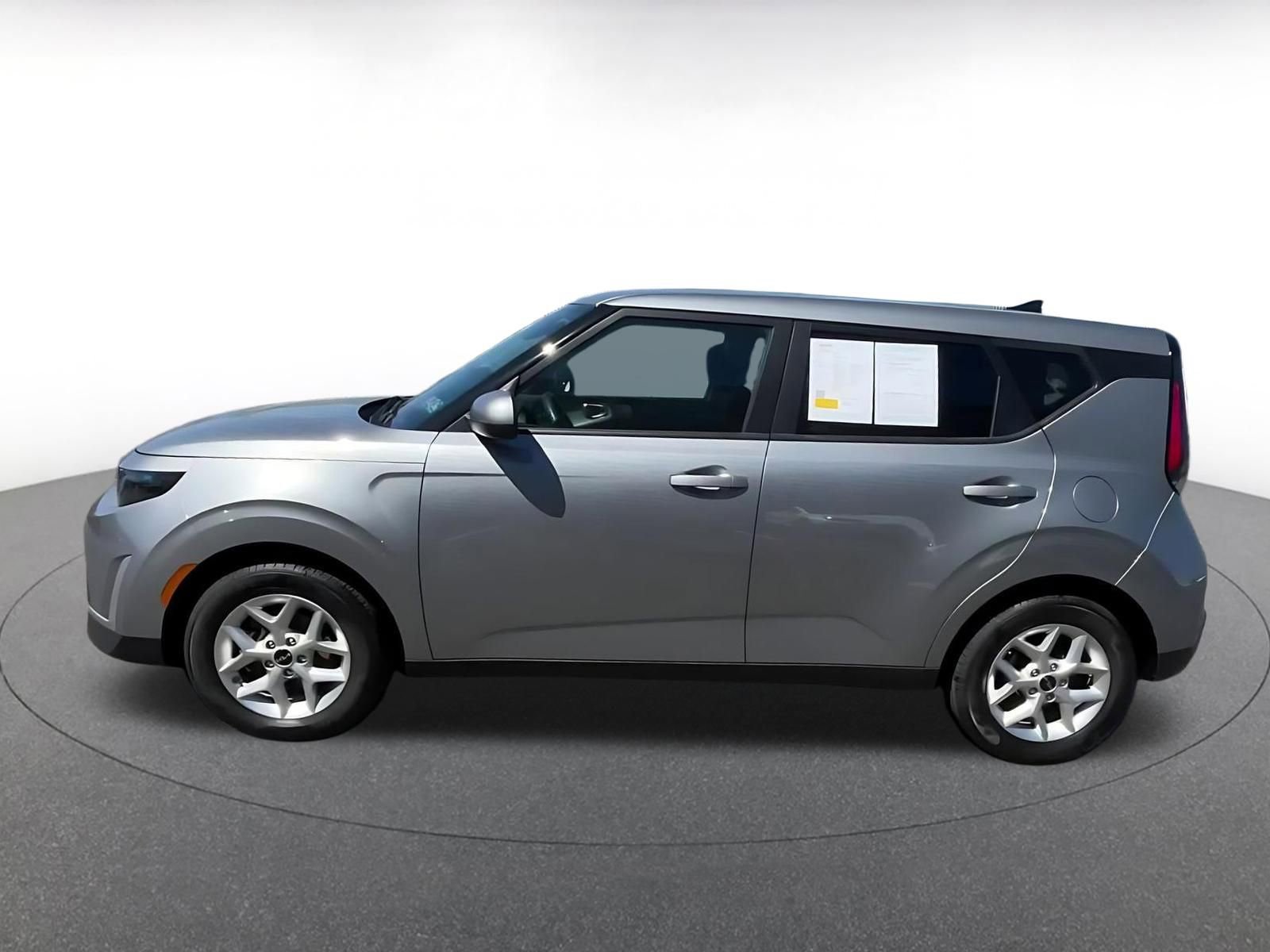 Used 2025 Kia Soul LX w/ LX Technology Package FWD image 8