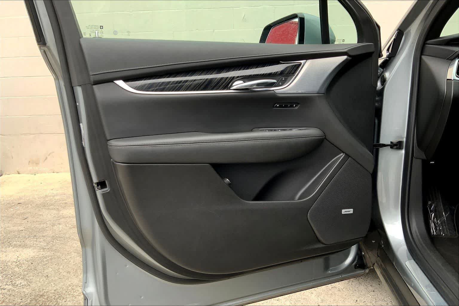 Used 2024 Cadillac XT6 Premium Luxury FWD image 27