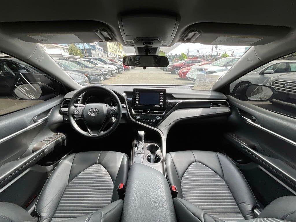 Used 2022 Toyota Camry SE w/ Carpet Mat Package (TMS) FWD image 14