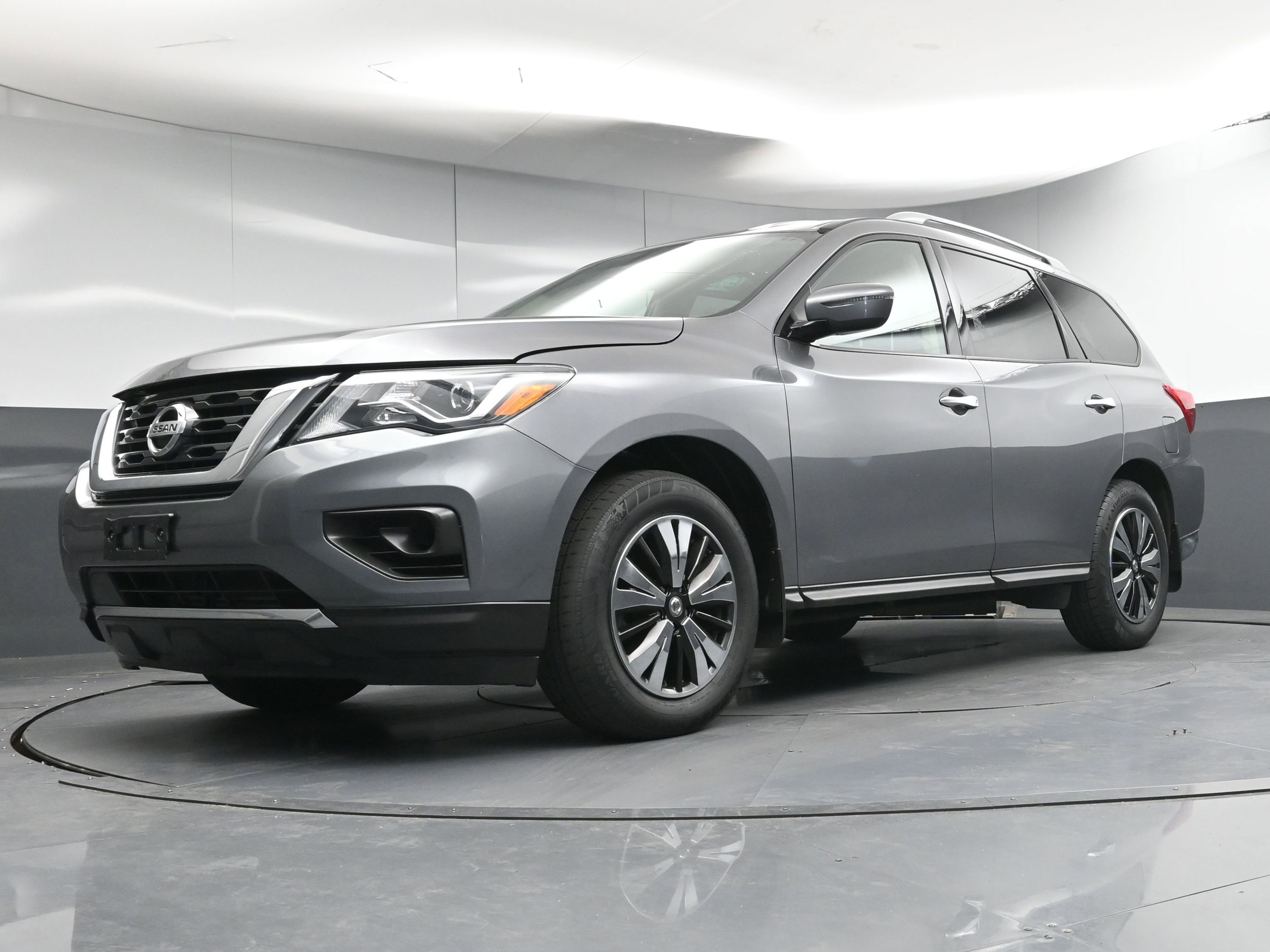 Used 2020 Nissan Pathfinder S image 28