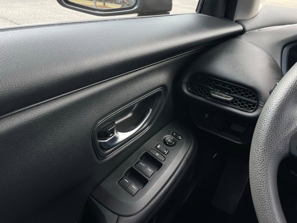 Certified 2025 Honda HR-V LX image 22