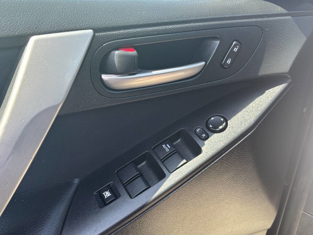 Used 2011 MAZDA MAZDA3 s Sport w/ Tech Pkg image 13