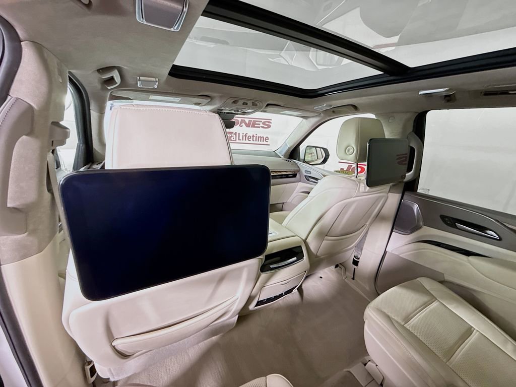 Used 2023 Cadillac Escalade Sport Platinum w/ LPO, ONYX Package AWD/4WD image 13
